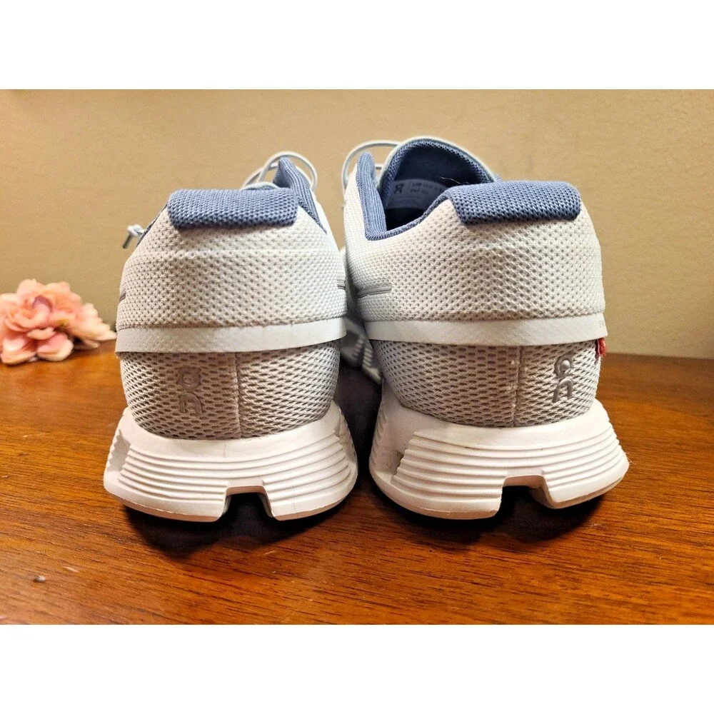 On Cloud 5 Womens Running Shoes Light Blue 59.98895 US 8.5 Low Top Sneakers
